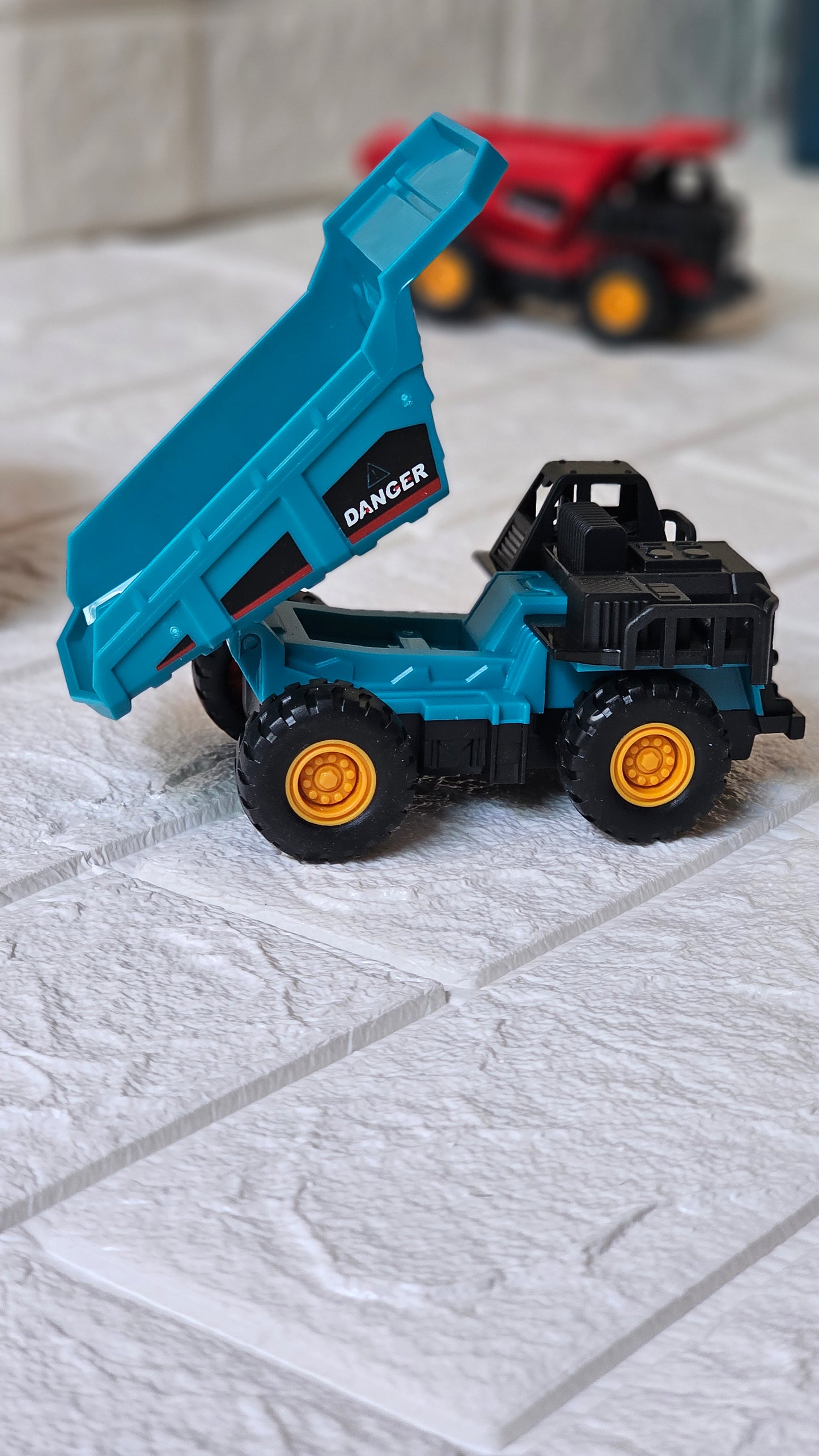 Premium Construction Engineering Toy Vehicle Dumper Truck for Kids